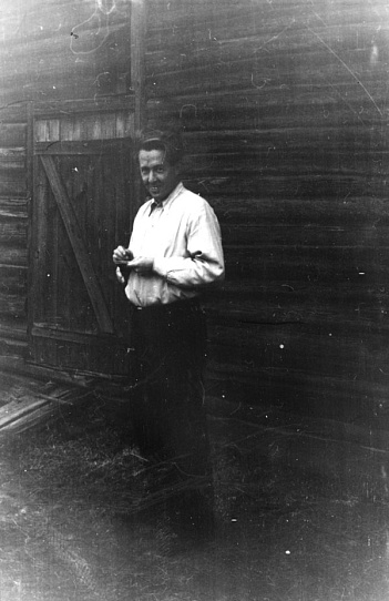 У дома Матрёны. 1956