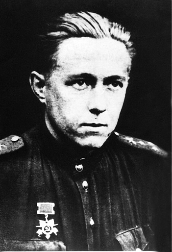 Старший лейтенант с орденом Отечественной войны после Орловского наступления. Брянский фронт, 1943